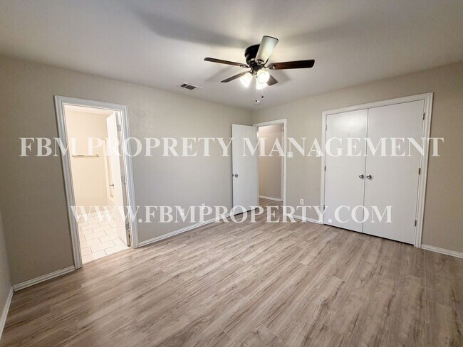 Building Photo - 3008 View Ln