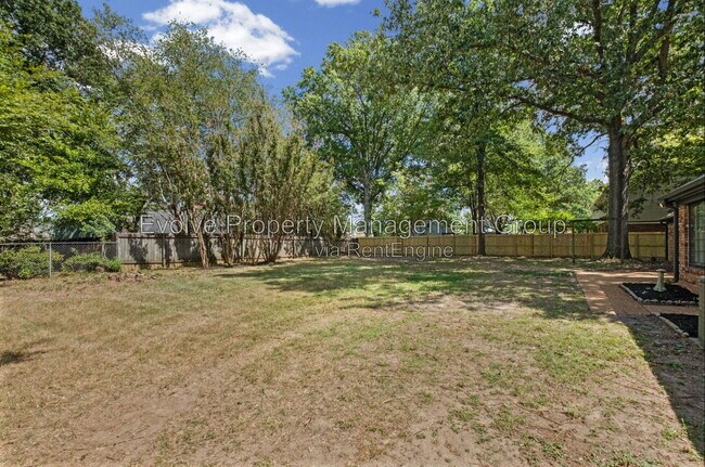 Building Photo - 3085 Circle Gate Dr