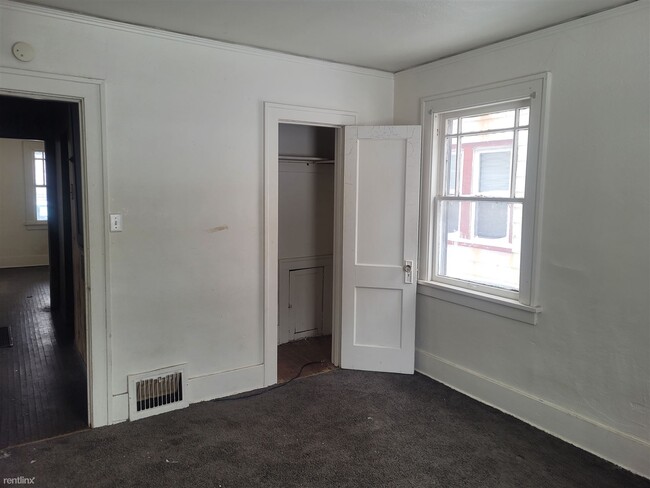 Building Photo - 3 br, 1 bath House - 818 East McClure Avenue
