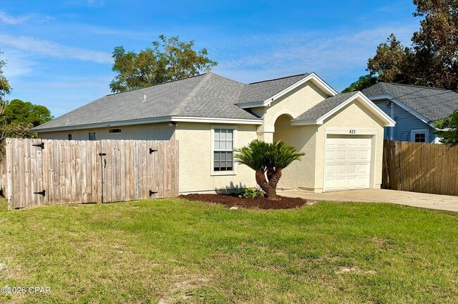 Building Photo - 425 Dolphin Dr