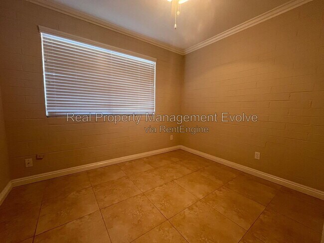 Building Photo - 12076 N Pebble Beach Dr