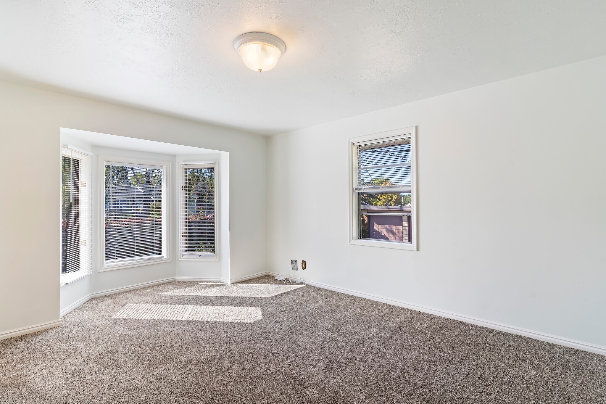 Building Photo - 3371 Quincy Ave