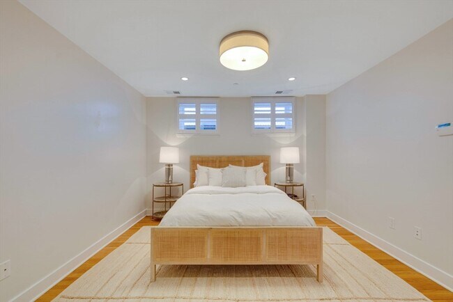 Building Photo - 242 Shawmut Ave