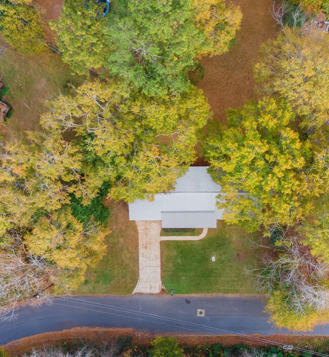 Building Photo - 311 Hillcrest Ct