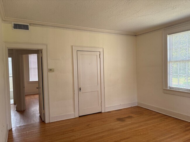 Building Photo - 1813 S Hull St