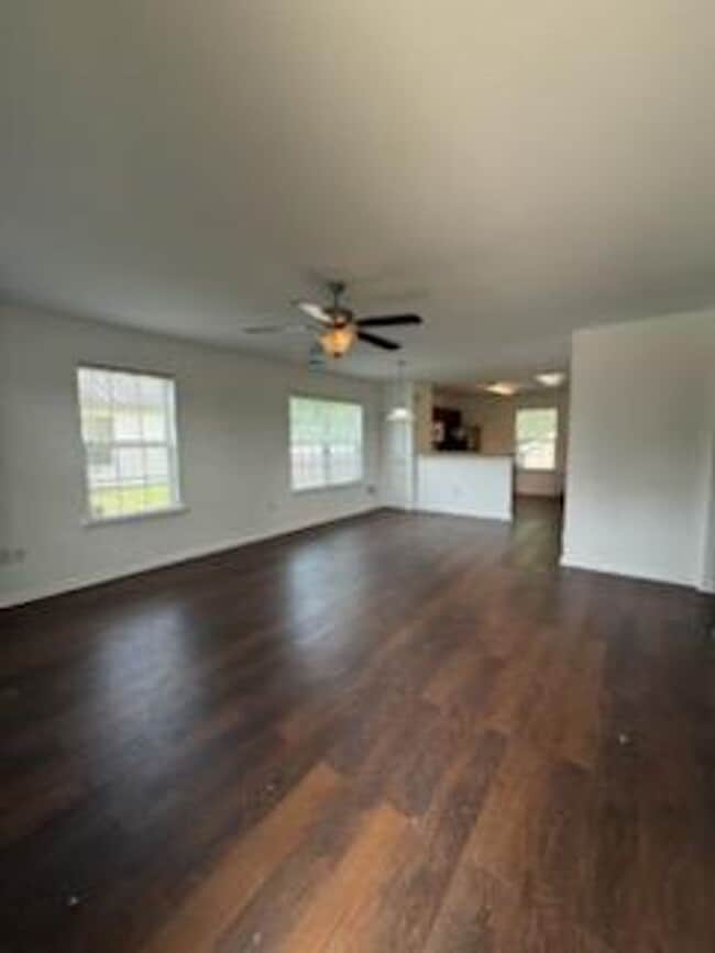 Building Photo - Convenient Southside Bungalo