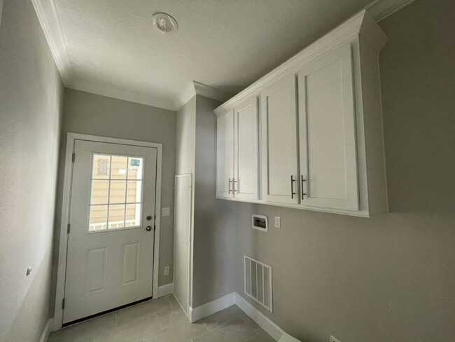 Building Photo - 3575 Vine Trl