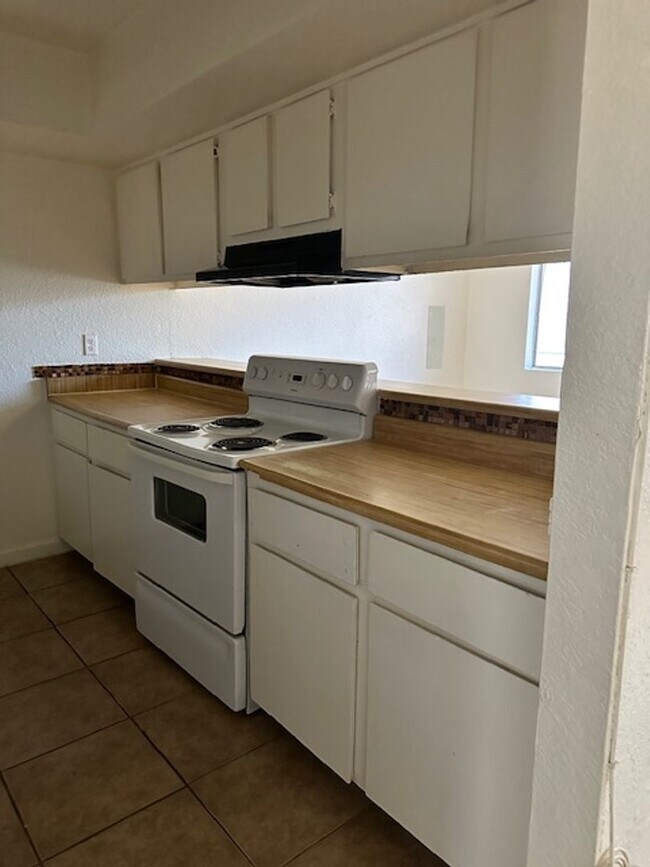 Building Photo - 18202 N Cave Creek Rd