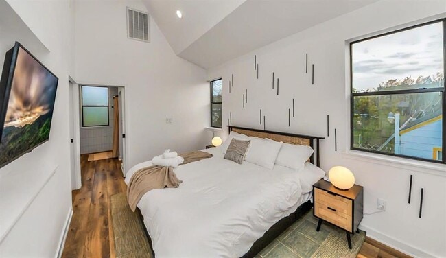 Building Photo - 6161 Culberson St