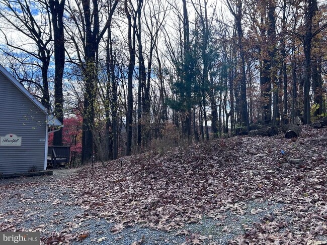 Building Photo - 132 Pinecrest Ln