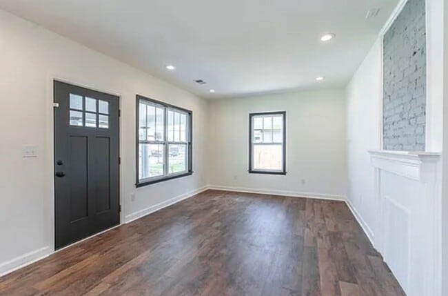 Building Photo - Fully Renovated 2BR/2BA with Garage – Walk to West Sixth & Legacy Trail