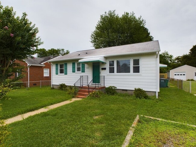 Building Photo - 3005 Putney Rd