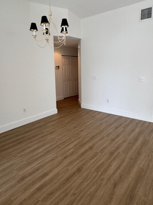 Building Photo - 17061-3 Emile St