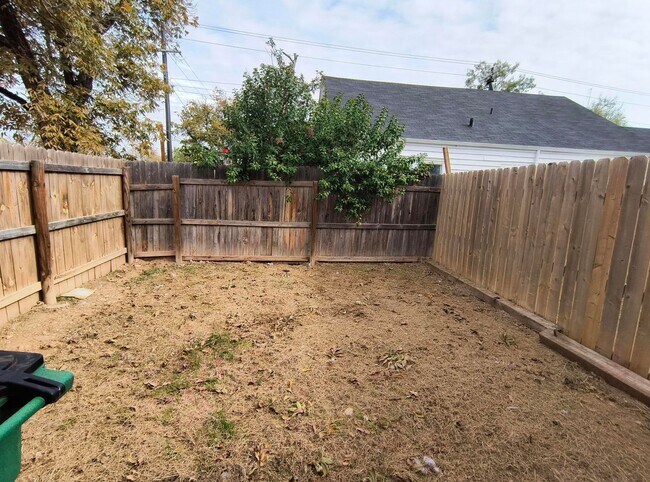 Building Photo - AFFORDABLE 1 Bedroom 1 Bath AVAILABLE NOW!