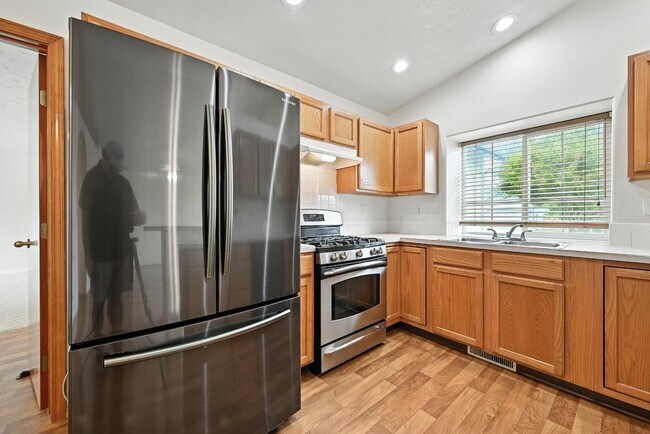 Building Photo - 5827 Orchid Wy S