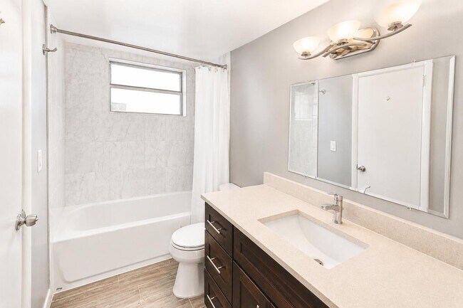 Building Photo - 4500 N Flagler Dr