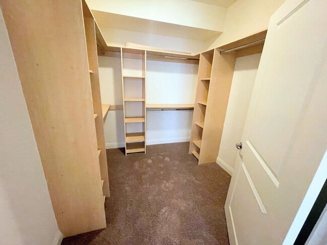 Building Photo - Studio City living at a great price. 3bd/2ba condo, dual parking, water/trash included!