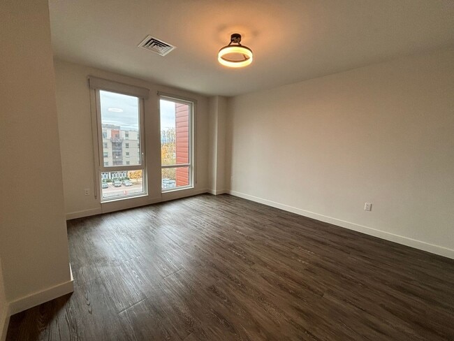 Building Photo - Modern, Light-Filled 2 Bed at One25 – Unit...