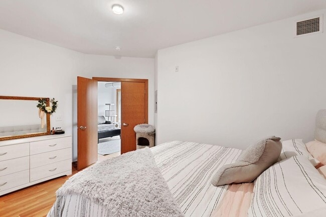 Building Photo - 15 E Franklin Ave