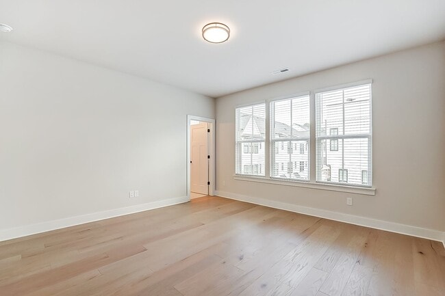 Building Photo - (Coming Soon) TOWNHOME W/ ROOFTOP TERRACE @ 5West Terraces!