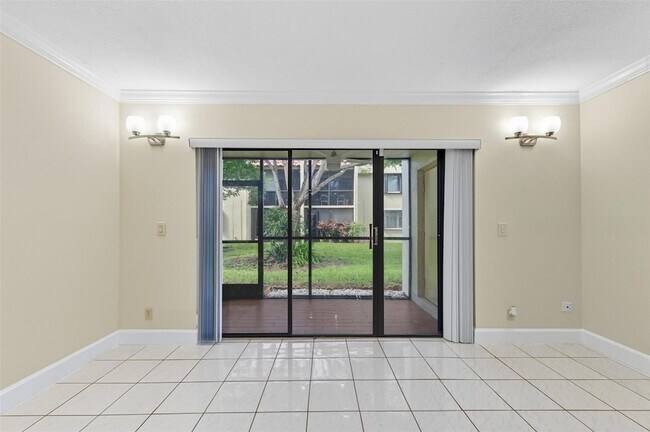 Building Photo - 434 Lakeview Dr