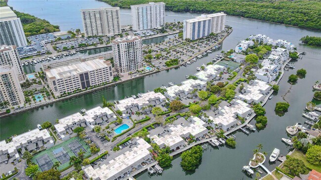 Building Photo - 231 Poinciana Island Dr