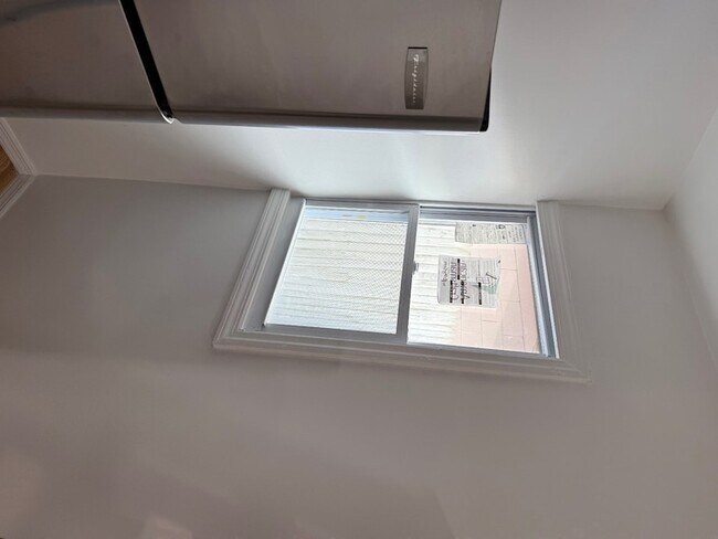 Building Photo - 111-23 Inwood St