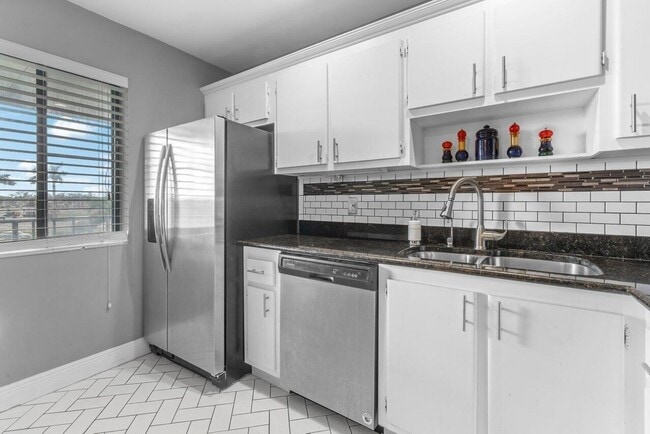 Building Photo - 4070 Tivoli Ct