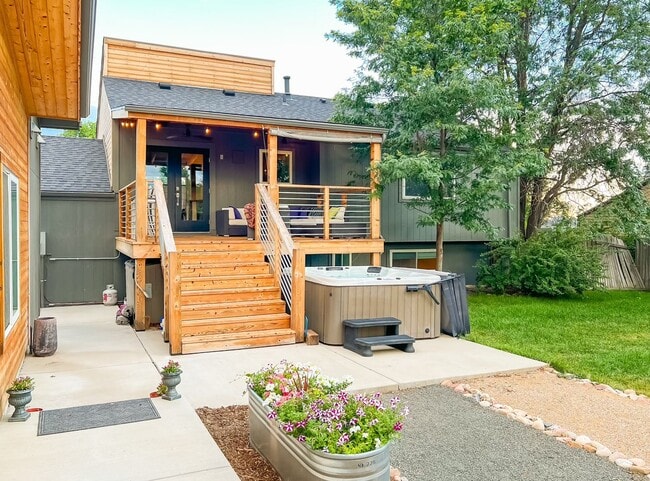 Building Photo - Remodeled 3-Bedroom Single Family Home wit...