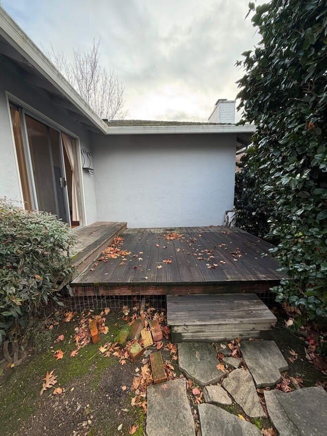 Building Photo - 1044-1048 Marcussen Drive