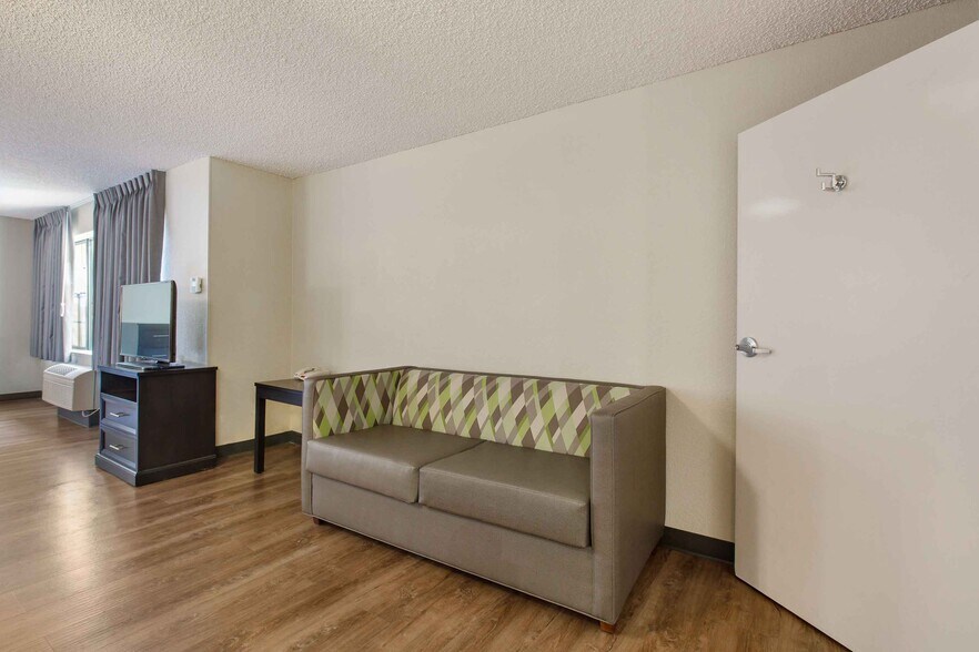 Building Photo - Furnished Studio-Union City - Dyer St.