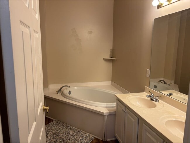 Building Photo - 4823 Innisbrook Ct