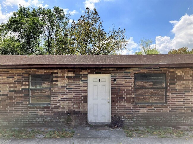 Building Photo - 911 N Iowa Ave