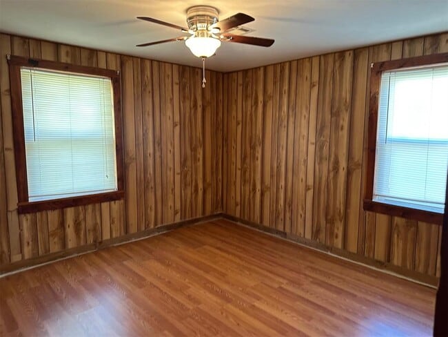 Building Photo - 1424 S Academy Rd