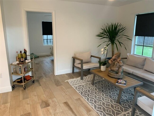 Building Photo - 1436 NE 2nd Ave