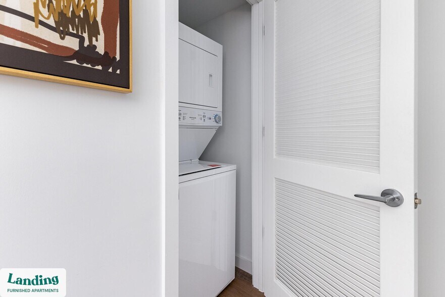 Building Photo - 200 NE 1st Ave