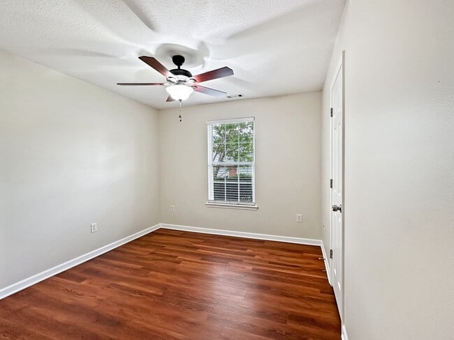 Building Photo - Charming Single Level 3-Bedroom South Knox...