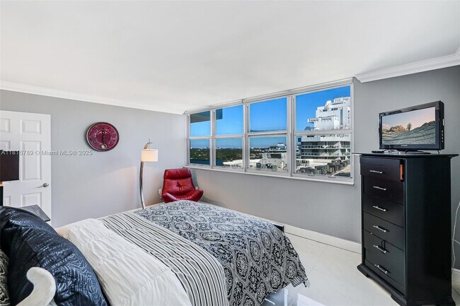 Building Photo - 5838 Collins Ave
