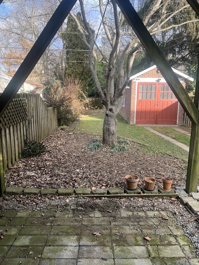 Building Photo - 1209 Elm Ave