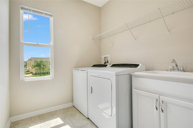 Building Photo - 13540 Fountainbleau Dr