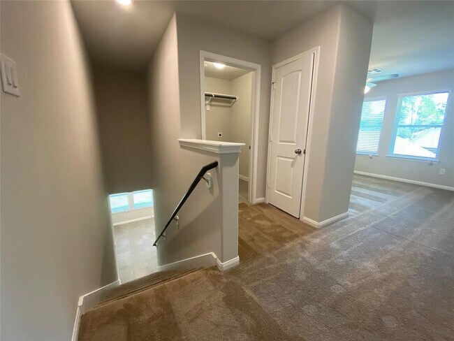 Building Photo - 13443 Greenbrier Dr