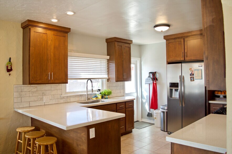 Building Photo - 4770 Bancroft St