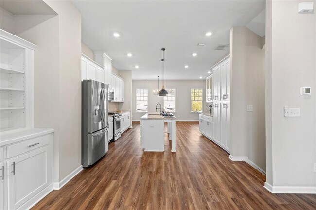 Building Photo - 6023 Skellig St