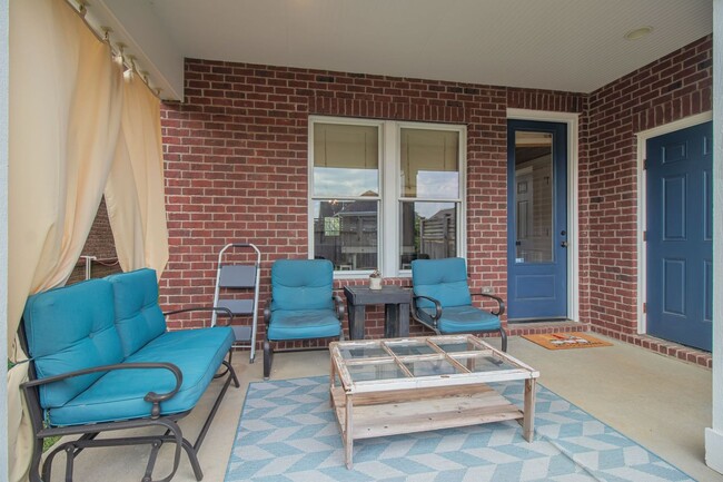 Building Photo - Beautiful Nolensville Townhome