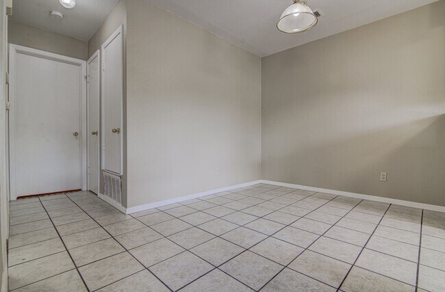 Building Photo - 819 Sirocco Dr