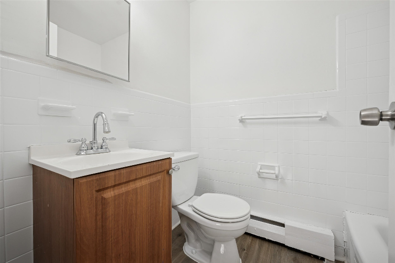 Building Photo - 1302 W Albanus St