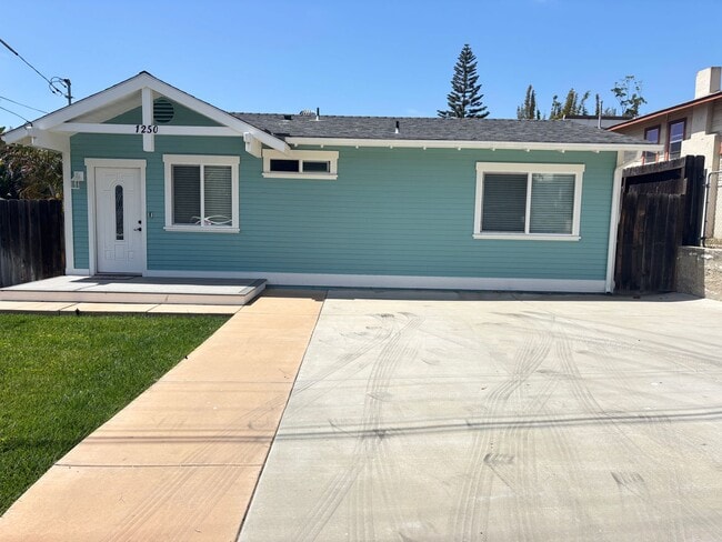 Building Photo - Adorable Beach-Close 2 Bedroom Bungalow in...