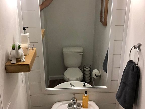 Building Photo - 6849 Village Green Dr