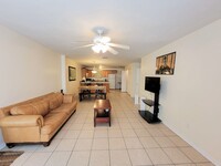 Building Photo - Large 4 bedroom town home with ceramic til...
