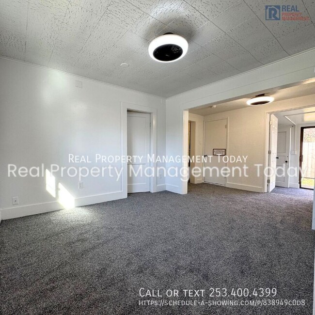 Building Photo - 330 1/2 4th St SE-